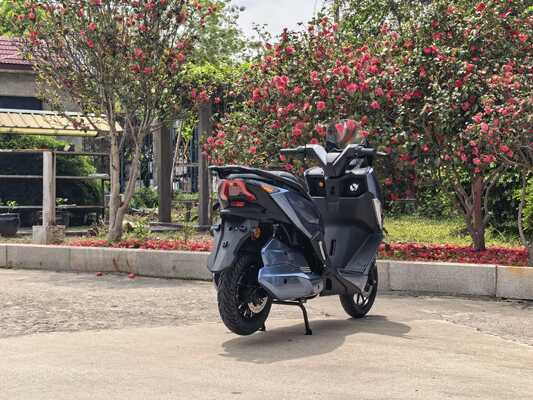 High-speed electric motorcycle, urban electric motorcycle, with a top speed of 80 km/h. Electric motorcycle.