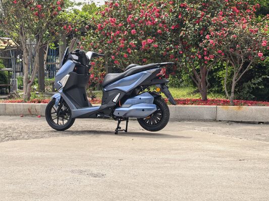 High-speed electric motorcycle, urban electric motorcycle, with a top speed of 80 km/h. Electric motorcycle.